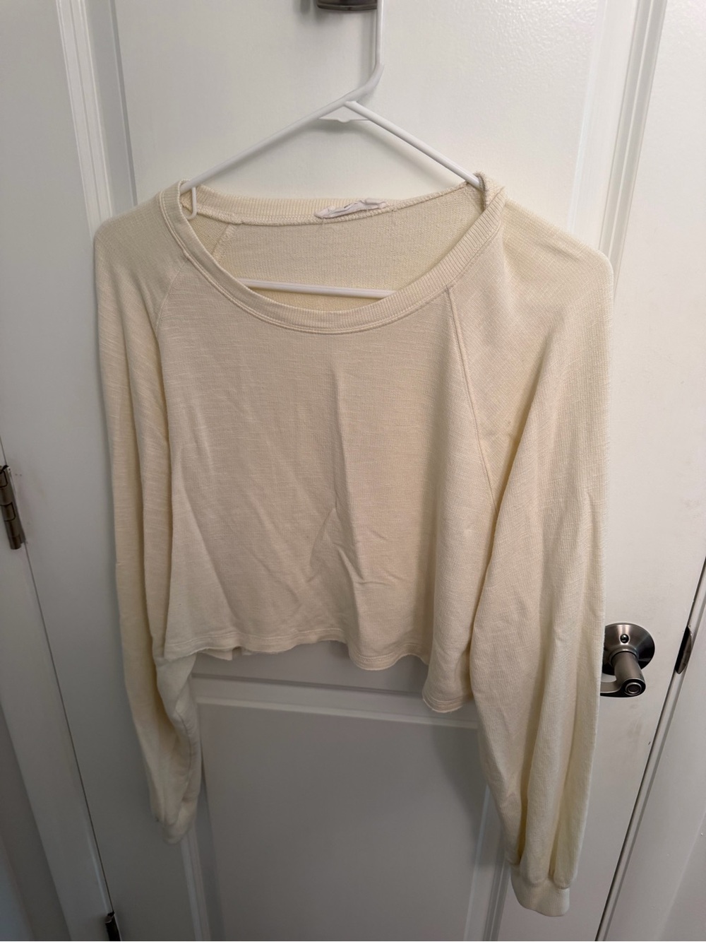 Double Zero Cream Long Sleeve Cropped Tee
